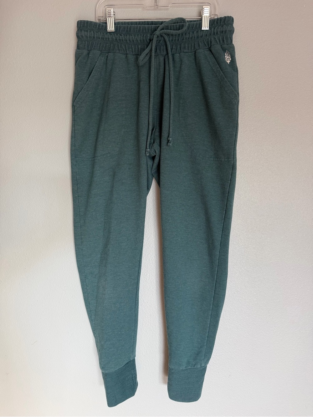 Free People Movement dark green skinny jogger sweatpants Women’s sz M
